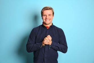 Jonas Scheie Hammer (25) blir ny programleder i «Rød løper».
