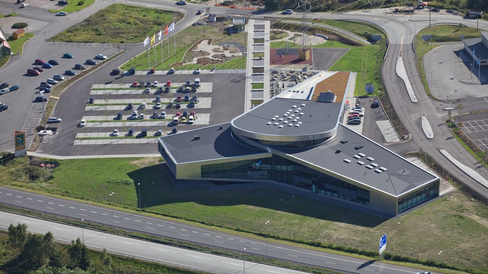 På denne parkeringsplassen kommer det som skal bli verdens smarteste ladeplass for elbiler.