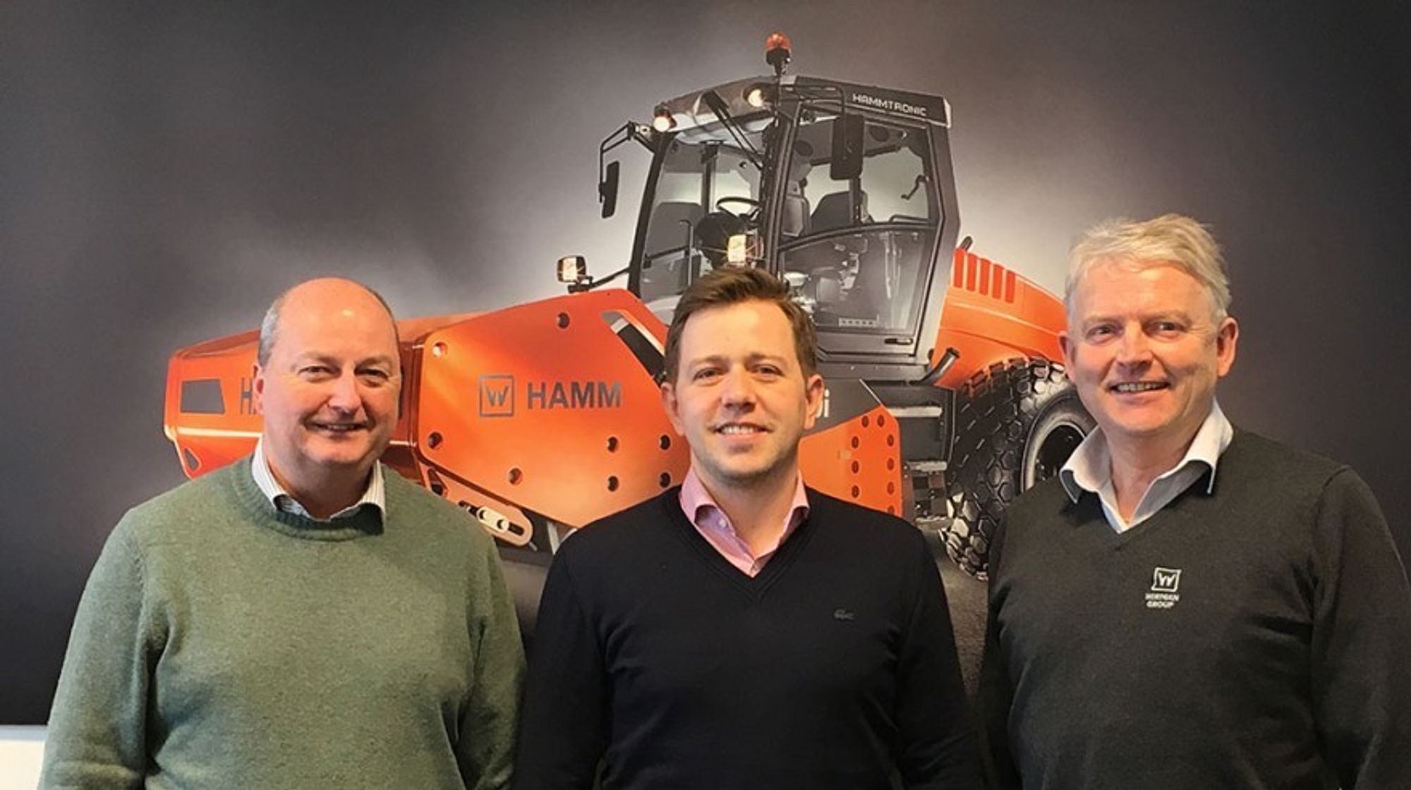 Senior Sales Manager i Hamm North Europe, Eugen Richert i midten, sammen med adm. direktører i hhv. Nasta, Tom Johansen (t.v.) og Rune Gulli i Wirtgen Norge. 