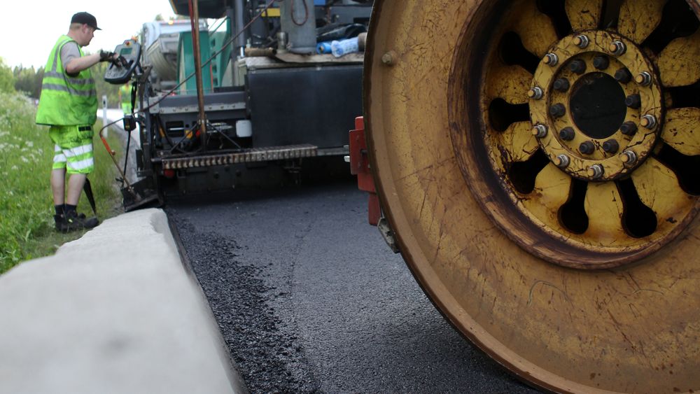 Første utlysing for asfaltanbud i Region Midt - riksveiene må klare seg med 20 prosent lavere budsjett enn i fjor