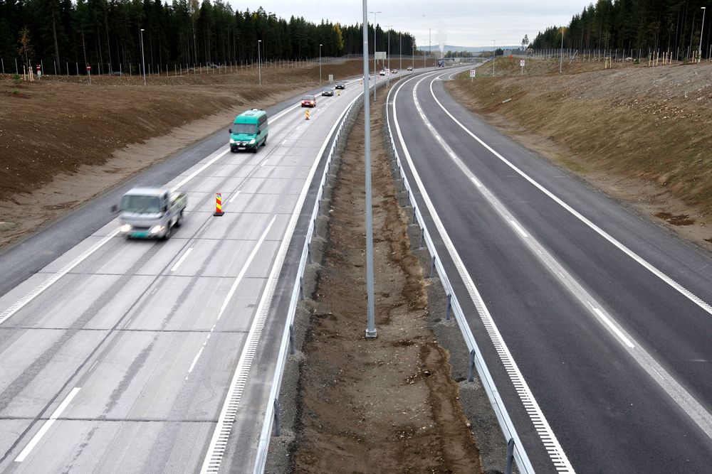 22.000 kjøretøy passerer hver dag E6 mellom Jessheim Nord og Mogreina,  hvor betongdekket nå skal skiftes med asfalt.