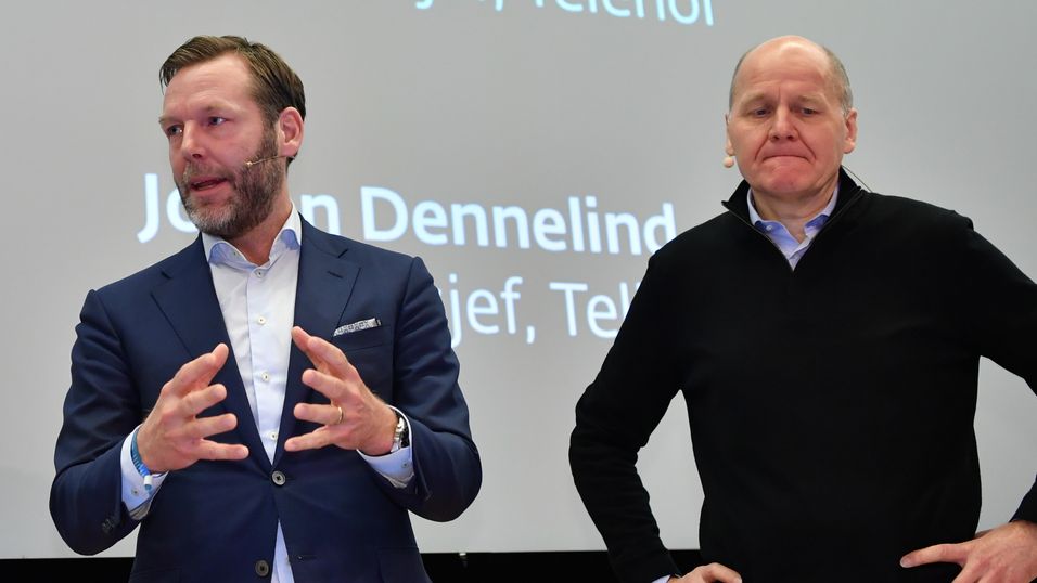 Telenor ønsker revansje over Telia, mener tidligere svensk medietopp. Til Kampanje sier Telenor at selskapet ikke kommenterer spekulasjoner og rykter. På bildet ses konsernsjefene Johan Dennelind i Telia (til venstre) og Sigve Brekke i Telenor når nettopp innholdsstrategier og mediemarkedet ble diskutert i Oslo i november 2018.