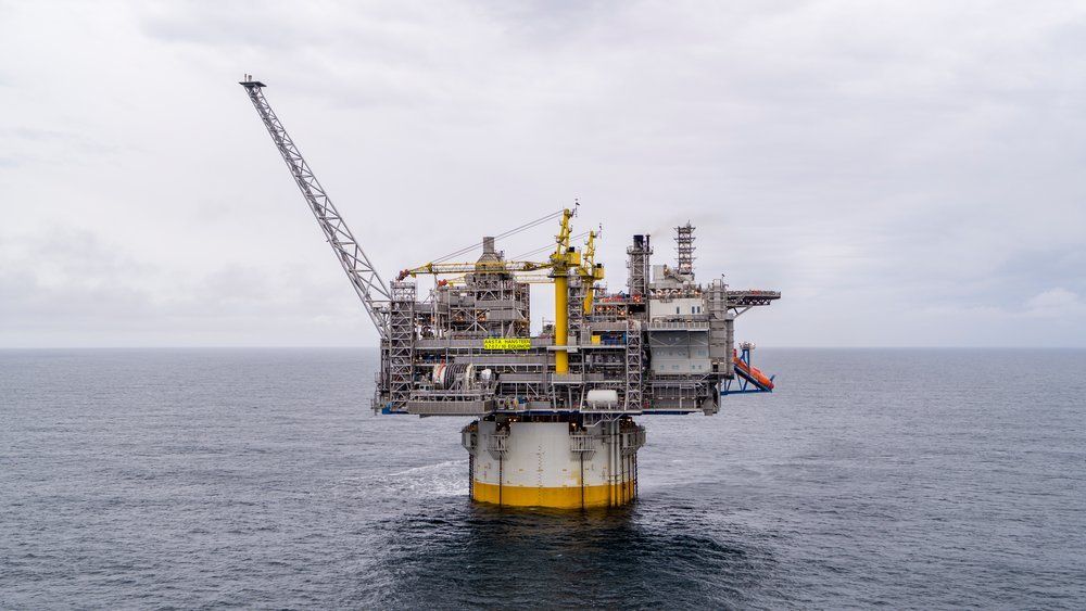 Aasta Hansteen-feltet startet produksjonen i desember, men åpnes offisielt fredag. Men lavere produksjon enn ventet setter en demper på feiringen.