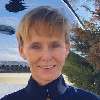 PST har siktet samboeren til Tor Mikkel Wara, Laila Anita Bertheussen er siktet for å ha tent på parets bil natt til 10. mars for å vekke mistanke om at en straffbar handling er begått, uten at den er det.