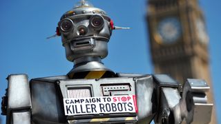 En «drapsrobot» fotografert like ved Big Ben i London under en kampanje i 2013 for å forby autonome våpen.