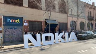 Stor Nokia-logo på bakken utenfor konsertlokale i Barcelona, i forbindelse med lanseringen av Nokia 9 Pureview i februar 2019.