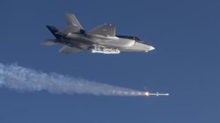 Nå kommer de siste tre flyene som mangler før Luftforsvaret kan sette inn F-35 på skarpe oppdrag
