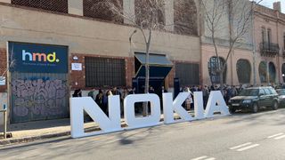 Stor Nokia-logo på bakken utenfor konsertlokale i Barcelona, i forbindelse med lanseringen av Nokia 9 Pureview i februar 2019.