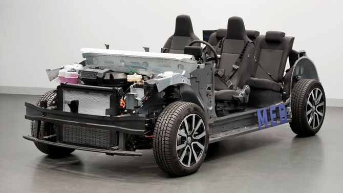 Et chassis med MEB-plattform.