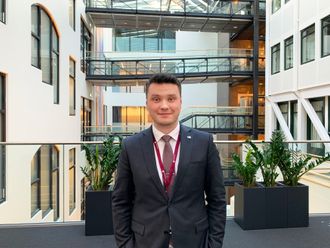 Casper Lehland (19) forlater NHO. Blir kommunikasjonsrådgiver i Høyre