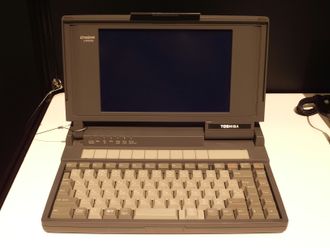 PC-en Toshiba DynaBook J-3100SS fra 1989.