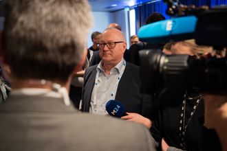 Leder av Landsalget for Lokalaviser (LLA), Rune Hetland, under fremleggelse av mediestøttemeldingen.