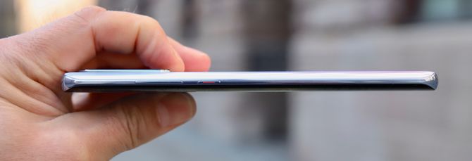 Huawei P30 Pro sett fra siden.