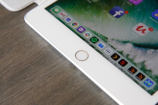 iPad mini benytter fortsatt den «gode gamle» fingeravtrykksleseren, i motsetning til Pro-modellene hvor Apple har gått over til ansiktsgjenkjenning.