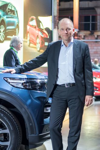 Jörg Beyer har troen på de nye ladbare hybridene Ford Explorer og Ford Kuga.
