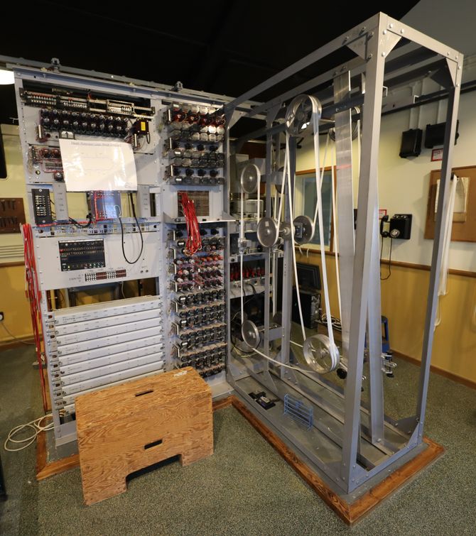 Den rekonstruerte Heath Robinson-maskinen ved The National Museum of Computing i England.