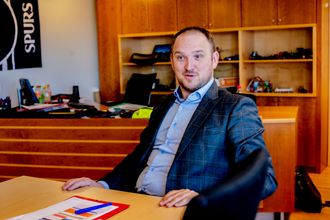 Samferdselsminister Jon Georg Dale (Frp) snakker om ny postlov.