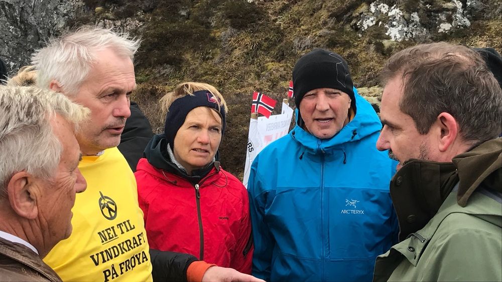Salmar-direktør Gustav Witzøe (i gul skjorte) har kastet seg inn i kampen mot vindmøllene på Frøya. Her i diskusjon med konsernsjef i Trønderenergi, Ståle Gjersvold. I Dagens Næringsliv i dag kaller Gjersvold Witzøe for «hyklersk».