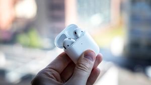 Airpods1.300x169.jpg