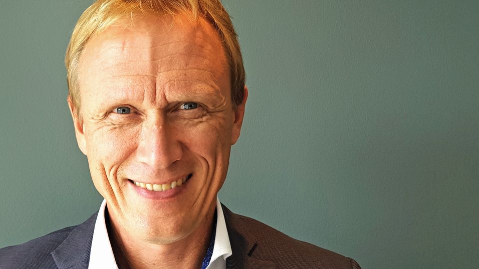 Konsernsjef Rolf Barmen i Fjordkraft tror på et betydelig salgspotensial blant selskapets strømkunder.
