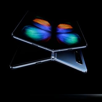 Samsung-sjef DJ Koh, under lanseringen av Samsung Galaxy Fold den 20. februar 2019.