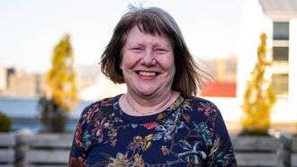 Styrer Unni Sirevåg Lende har fått noen helt spesielle erfaringer gjennom å starte velkomstgruppe for asylbarna. Nå vil hun gi IS-barna en myk start.