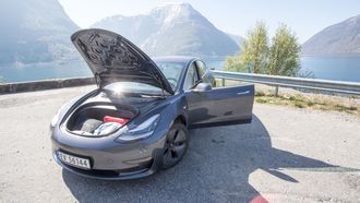Tesla Model 3.