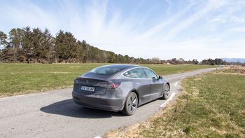 Tesla Model 3.