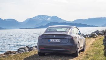 Tesla Model 3.