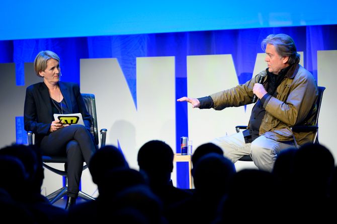 Christina Pletten i Aftenposten intervjuer Steve Bannon under Nordiske mediedager.