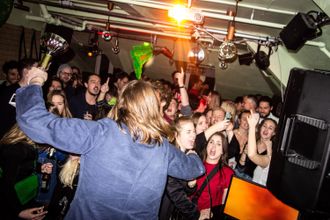 Kumars Karaokekøpp er festen der du ikke må kunne teksten, og heller ikke klappe i takt