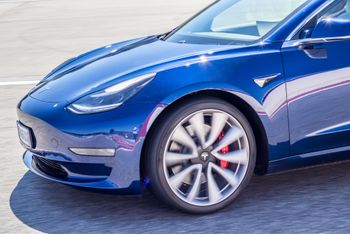 Tesla Model 3.