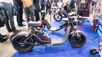La oss kalle det en elektrisk chopper-moped.