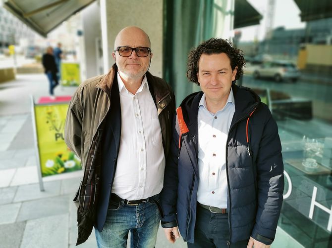 Olav Flugsrud (t. v.) i Audiocompaniet og Lars Christian Reinsboerg i Neby Hi-Fi Concept var to av leverandørene som deltok på Vårpuls-messen ved Oslo Hi-Fi Center. Foto: Stian Sønsteng.