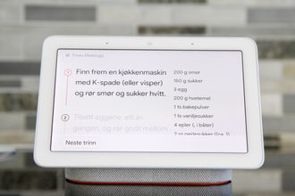 Nest Hub kan lese opp matoppskrifter for deg.