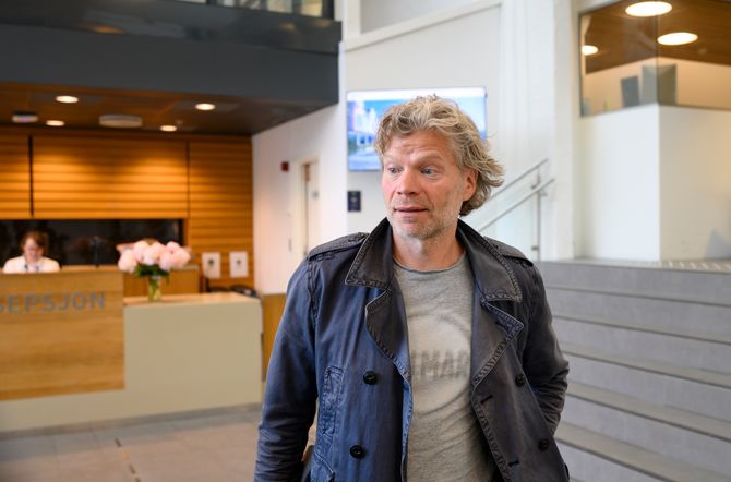Advokat Knut Skaslien i Norsk Journalistlag i resepsjonen hos nyhetsbyrået NTB etter å ha deltatt på et møte om blant annet Resett.