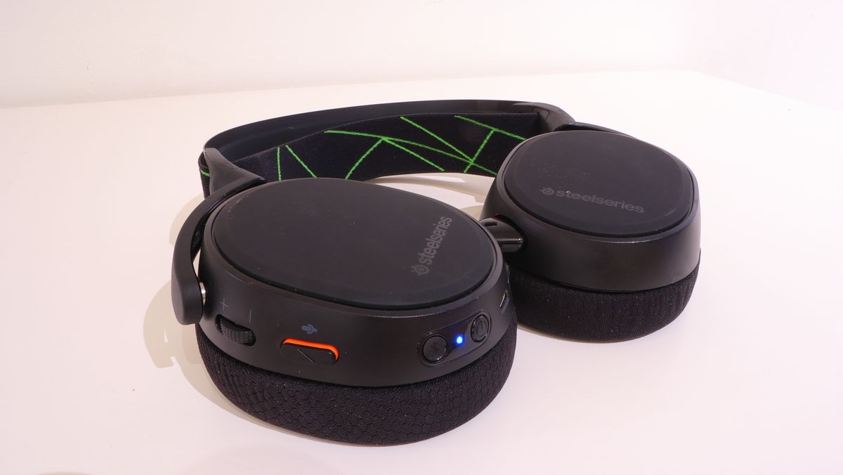 TEST: SteelSeries Arctis 9X Gamer.no TEST: Trust GXT 256 Exxo Gamer.no