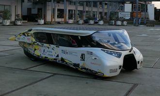 Solbilen Stella Lux ble utviklet av et lag fra universitetet i Eindhoven, som senere utviklet solbilen Lightyear One.
