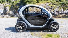 Renault Twizy har plass til fører og en passasjer.