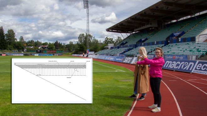 Thea Mork Kummen og Camillia Torp fra Bærum Kommune viser hvor gropvarmelageret kan bygges. Dette er Nadderud Stadion. Innfelt er Rambølls figur av gropvarmelageret.