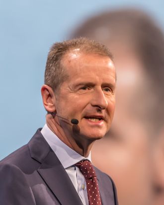Herbert Diess under en pressekonferanse på bilmessen i Genéve i 2018.