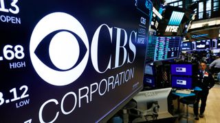 CBS-logo ved børsen i New York.
