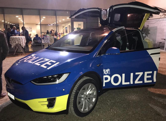 I Basel har politiet gått for Tesla Model X.
