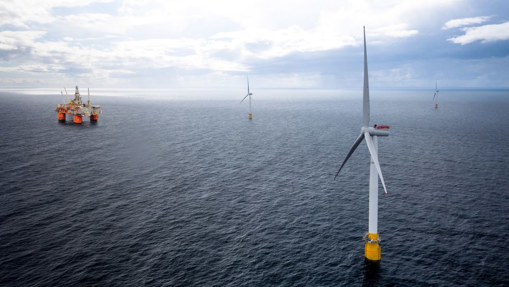 Equinor bør fortsette fornybarsatsingen med full kraft, til tross for koronakrisen, mener Greenpeace. Her illustrert ved det flytende havvind-prosjektet Hywind Tampen.