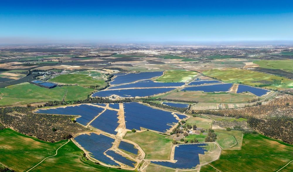 Don Rodrigo 1 er det første av to store solkraftverk utenfor Sevilla, som Statkraft har inngått avtale om å kjøpe strøm fra.