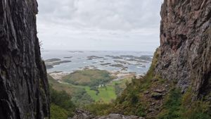 /2467/2467075/Bygd-Torghatten-grisgrendt.300x169.jpg