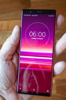 Langsmal: Smalt grep, men mye skjerm. Sony tyr til 21:9-skjerm for å gjøre telefonen lett å håndtere, men også for å kunne spille av film i dette formatet.
