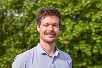 - Med den nye guiden kan både elbilister og nettselskap kan spare mye tid, sier Henrik Kirkeby i PQA.
