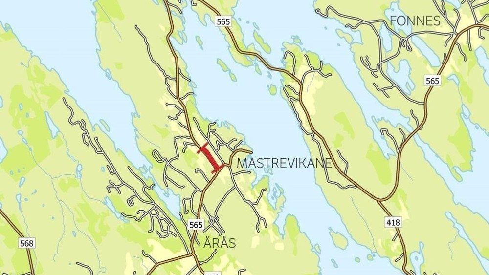 Langs fylkesvei 565 i Austrheim skal det bygges gang- og sykkelvei (merket med rødt).