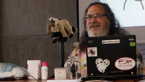 Riachard%20Stallman%2038043026122_997cd1